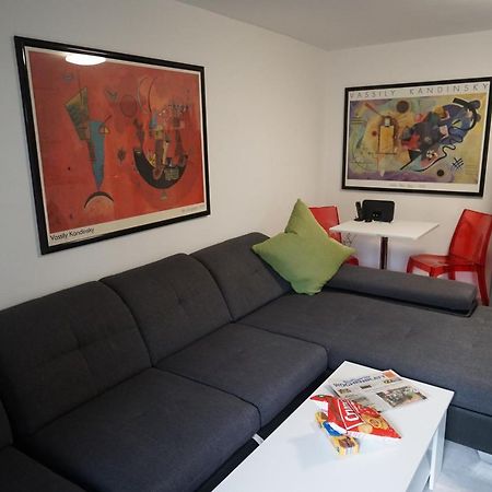 Neue und zentral gelegene Wohnung in Stuttgart Exterior foto