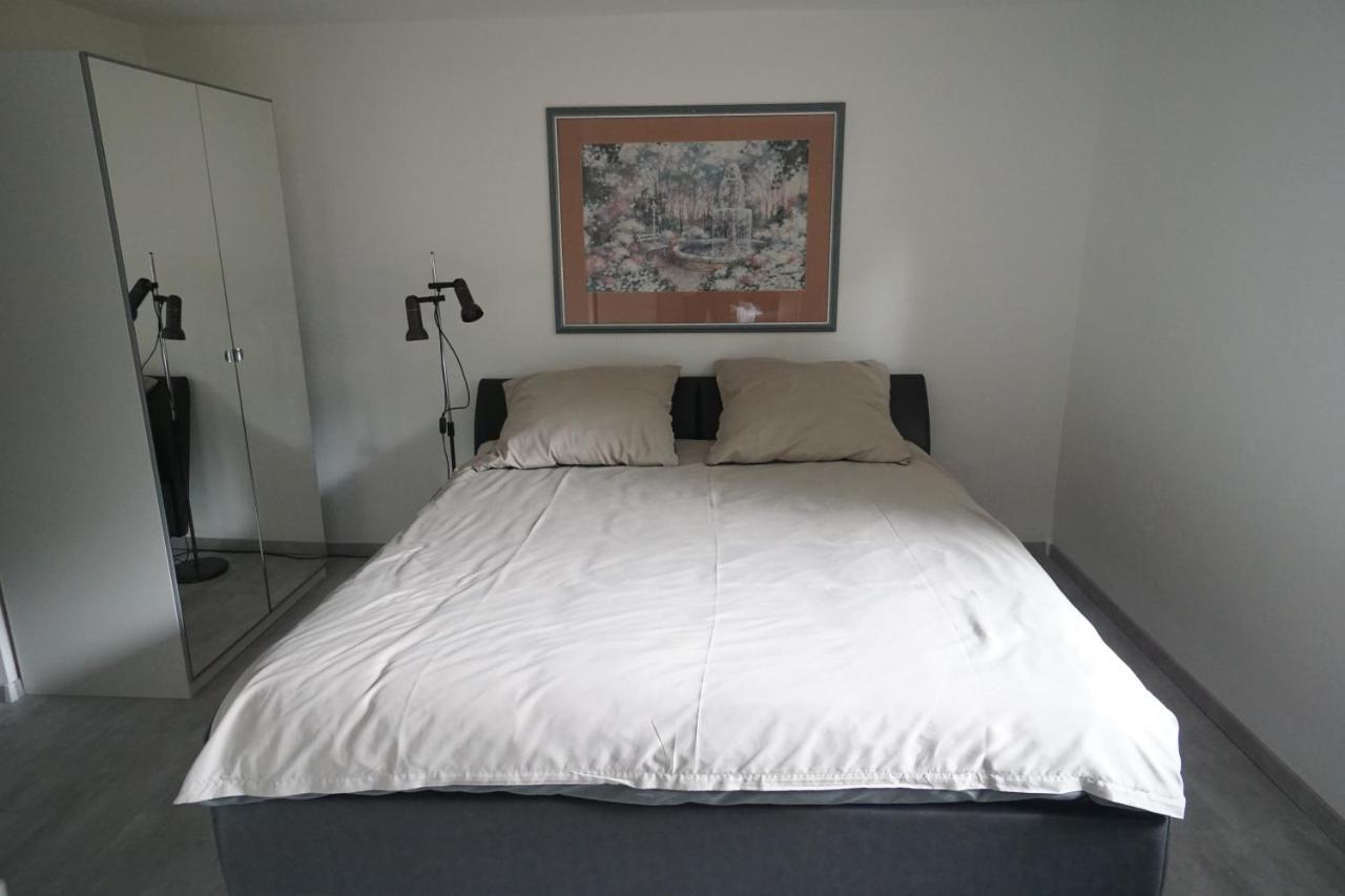 Neue und zentral gelegene Wohnung in Stuttgart Exterior foto